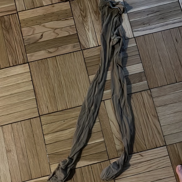 4 Pairs of Nude Tights - Picture 3 of 4